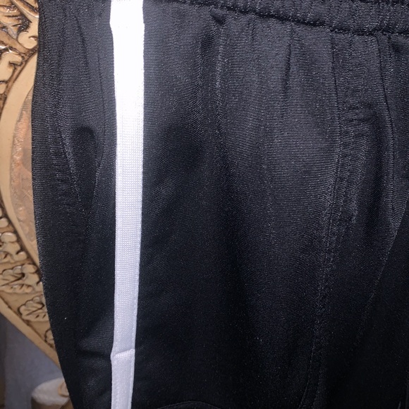 Blk & Wht Jordan Pants - Picture 3 of 4